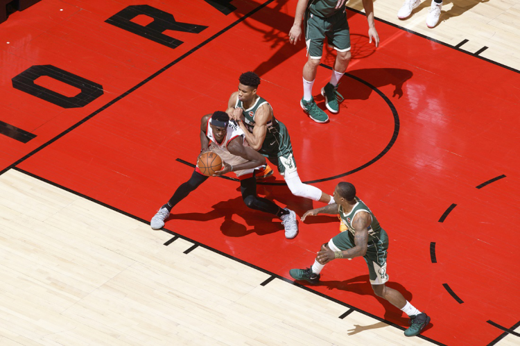 西亚卡姆遭遇十二持续失利，MAD教练压力巨大！引发球迷热议的简单介绍