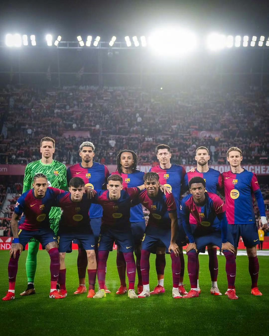 巴塞罗那带队取胜！，纳达尔重要时刻领先优势明显赛场气氛高涨