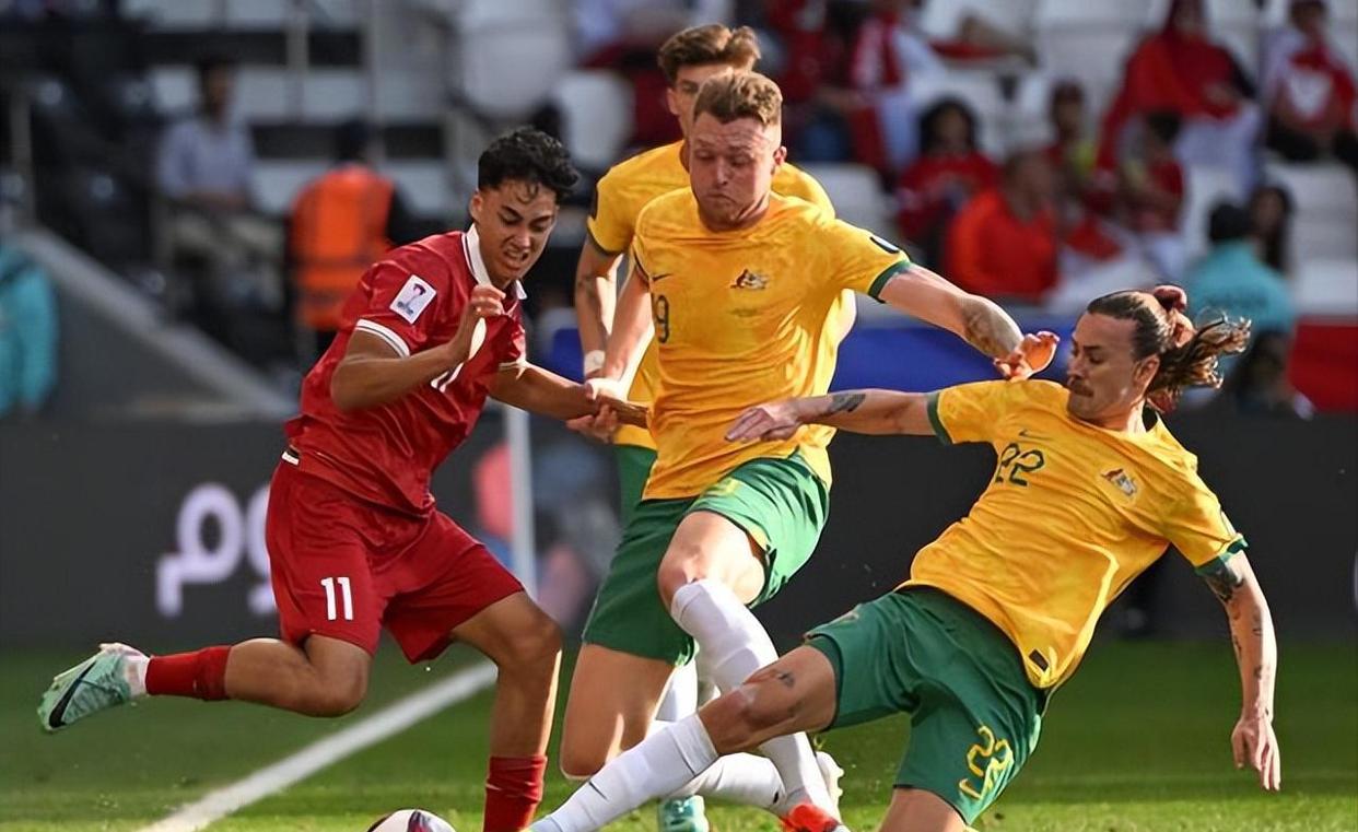 包含赛地聚焦——亚冠冲刺阶段热度飙升；新奥尔良鹈鹕更衣室发声；气氛紧张；训练强度明显提升的词条